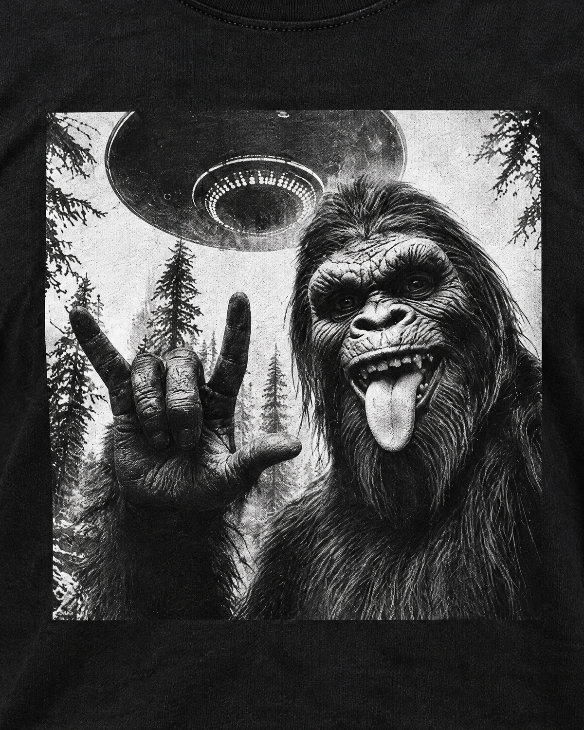 Bigfoot UFO Selfie tee - print close-up